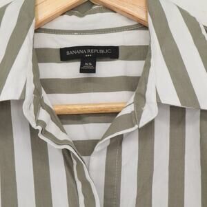 BANANA REPUBLIC Sz XS Green White Striped Shirt Long Sleeve Button Front Womens